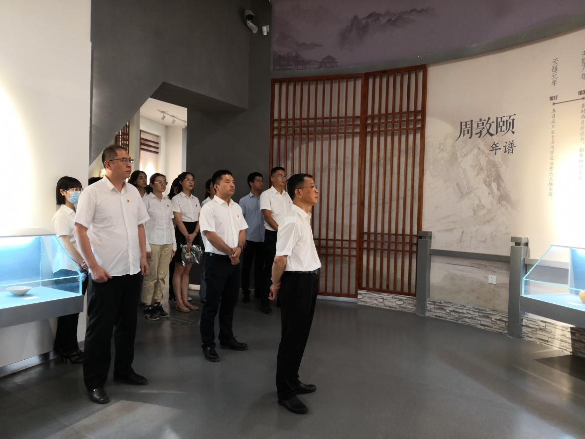 市國控集團黨委書記、董事長余峰參加集團機關(guān)黨支部主題黨日活動